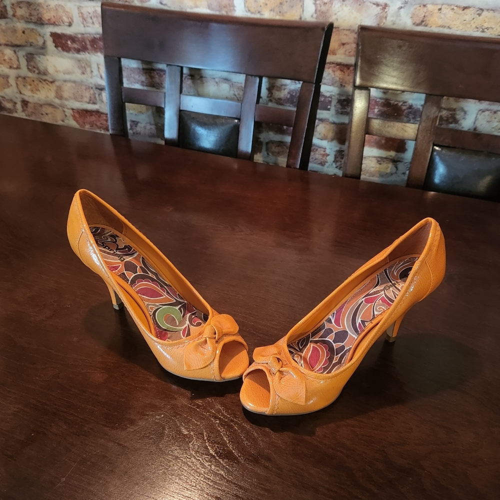 Shoes - Picture 2 of 9